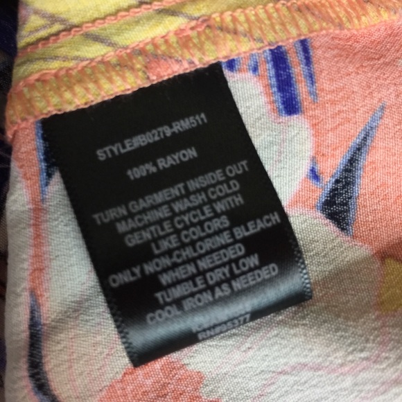 NWT Sanctuary Floral Print Pleated Top Size XS - Picture 6 of 8